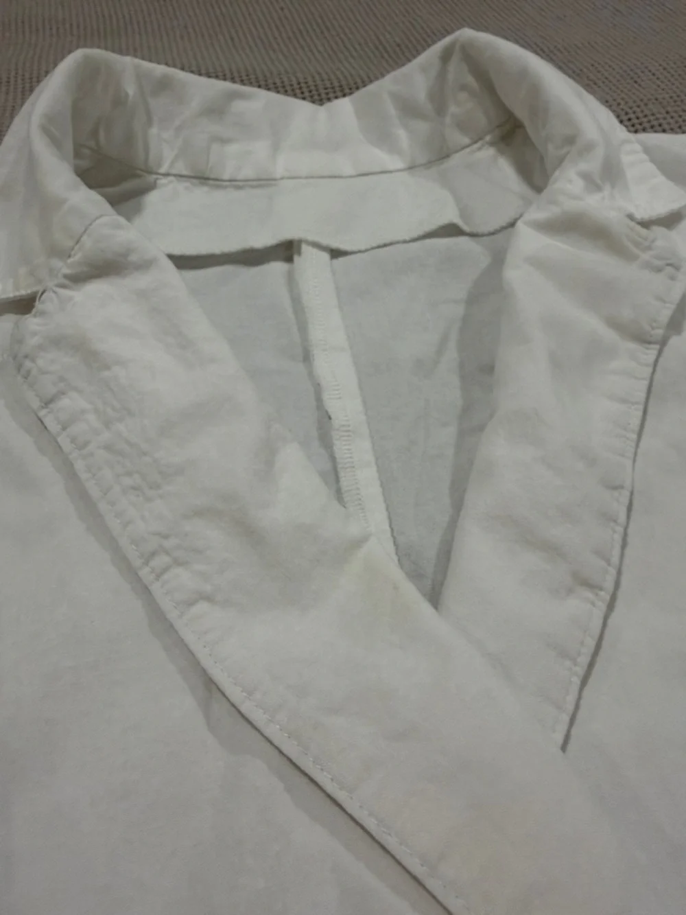 Minimalist White Wrap-Style Short Sleeve Top - Picture 2 of 6